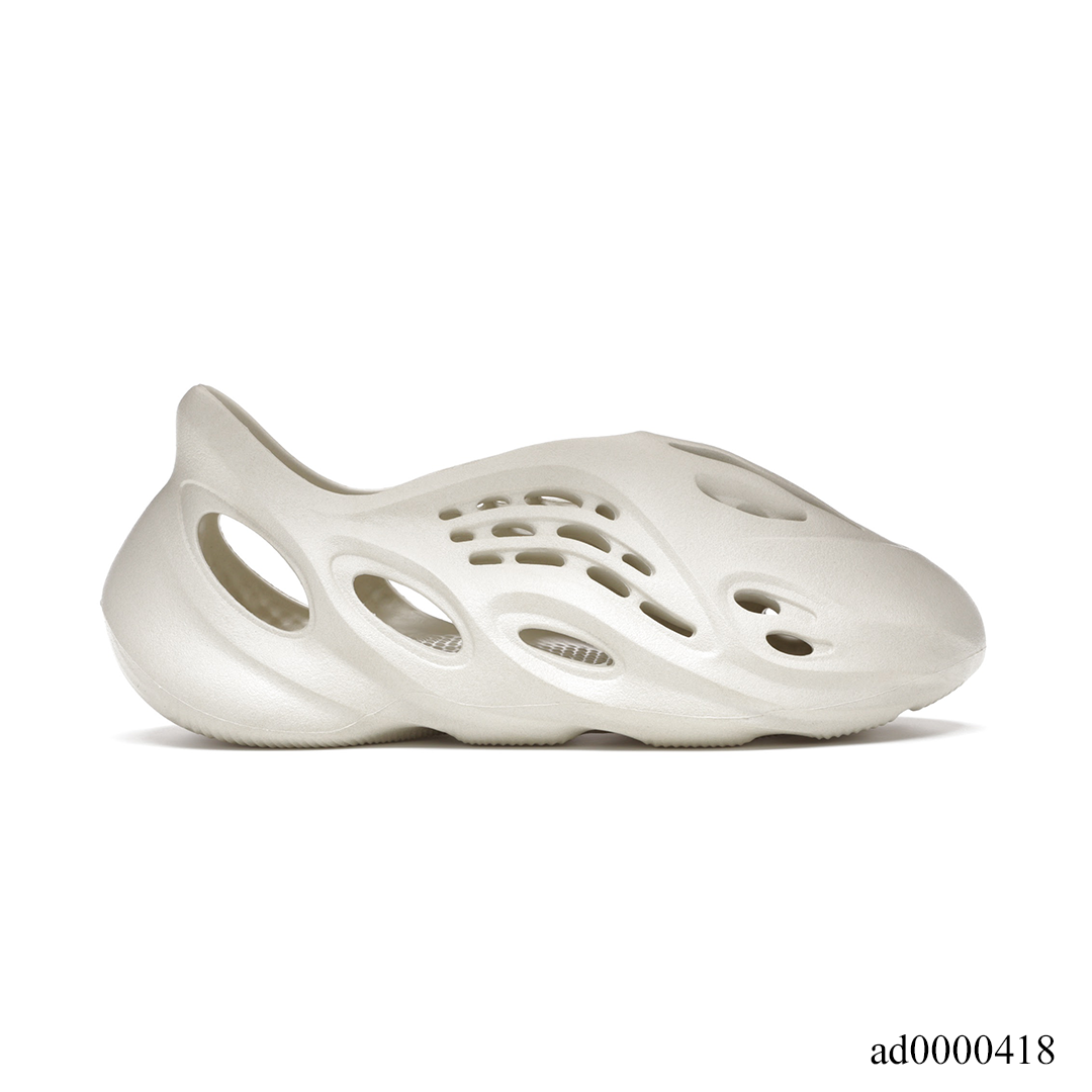 YzY Foam RNNR Sand Shoes Sneakers - ad0000418