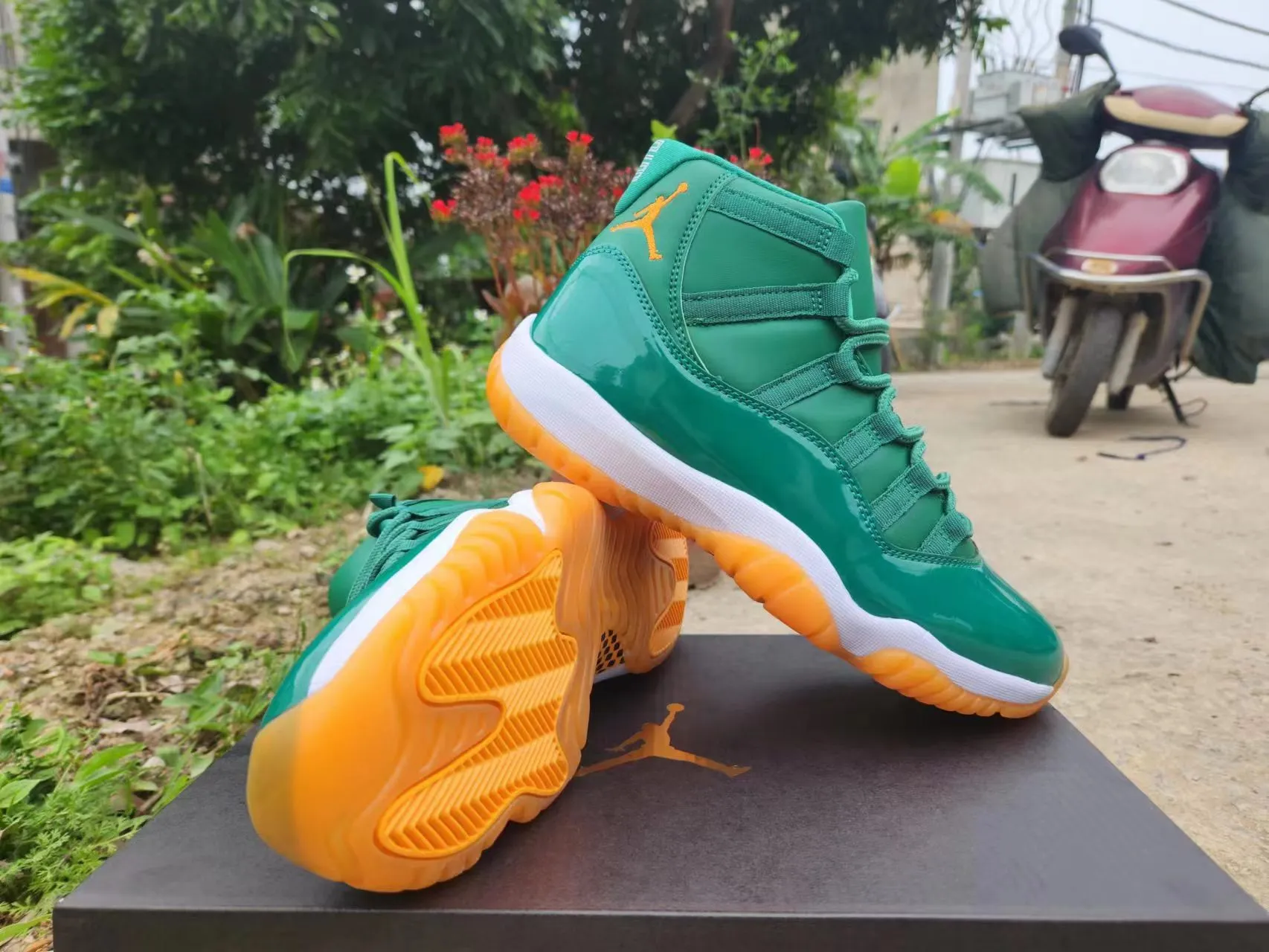 AJ 11 Hurricanes Shoes Sneakers - nk0002234 - Image 3