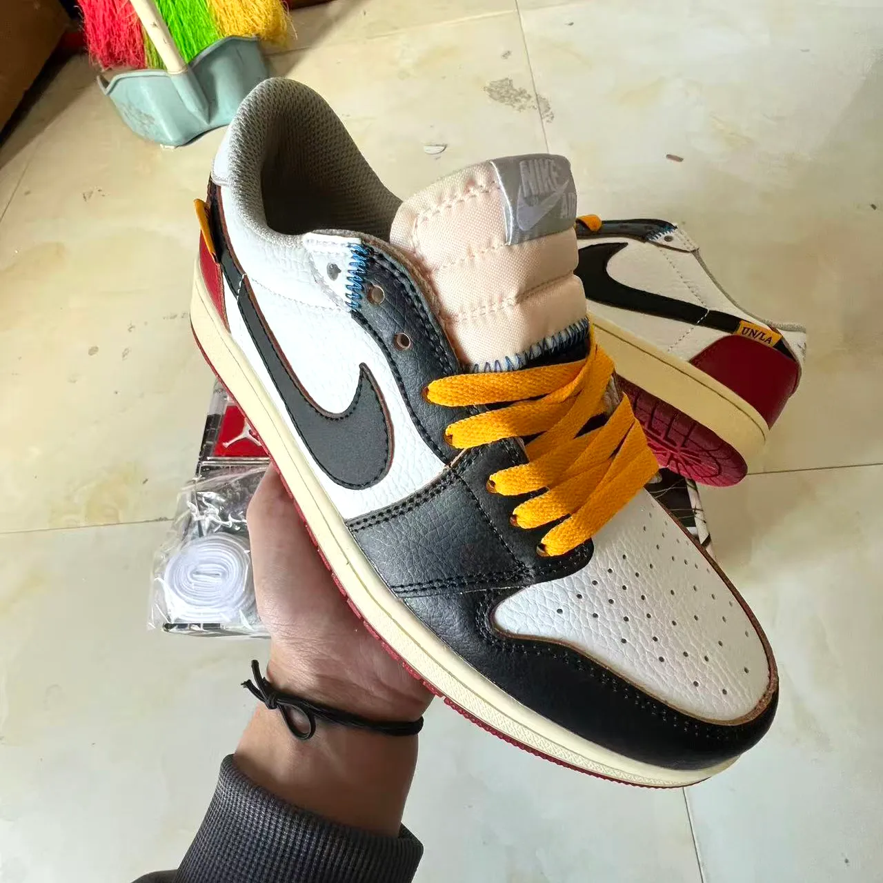 Union LA x AJ 1 Low OG Black Toe Shoes Sneakers – nk0004751 - Image 4